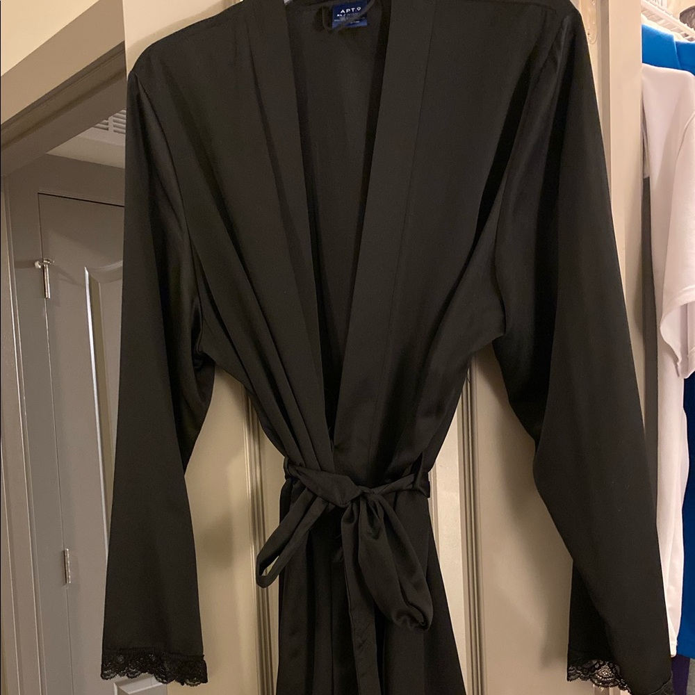 Long sleeve satin robe